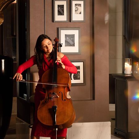 Fairmont Ριάντ Εξωτερικό φωτογραφία Cellist and singer